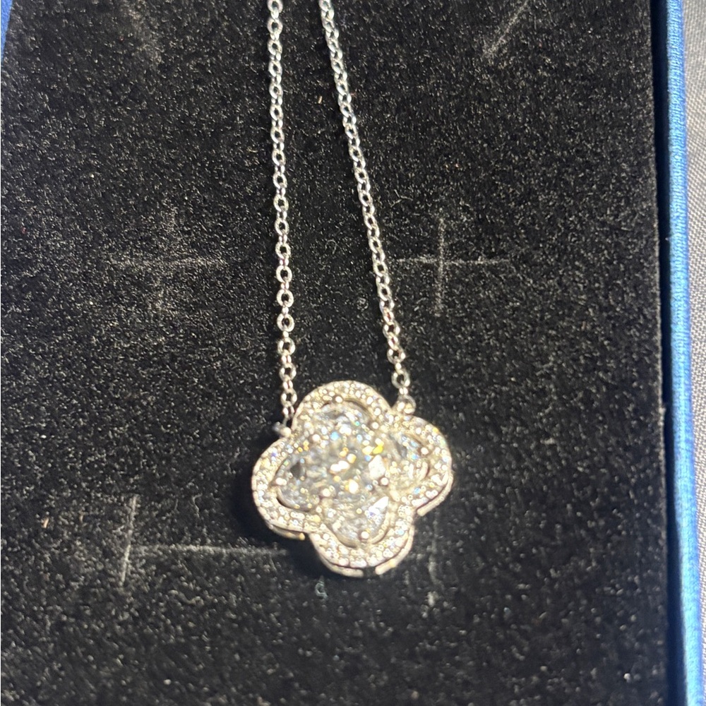 Elegant 925 Silver Cover moissanite 2Ct Pendant Necklace